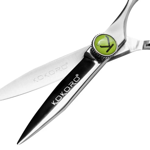TIJERA PROFESIONAL KOKORO GREEN DE CORTE 4.5"